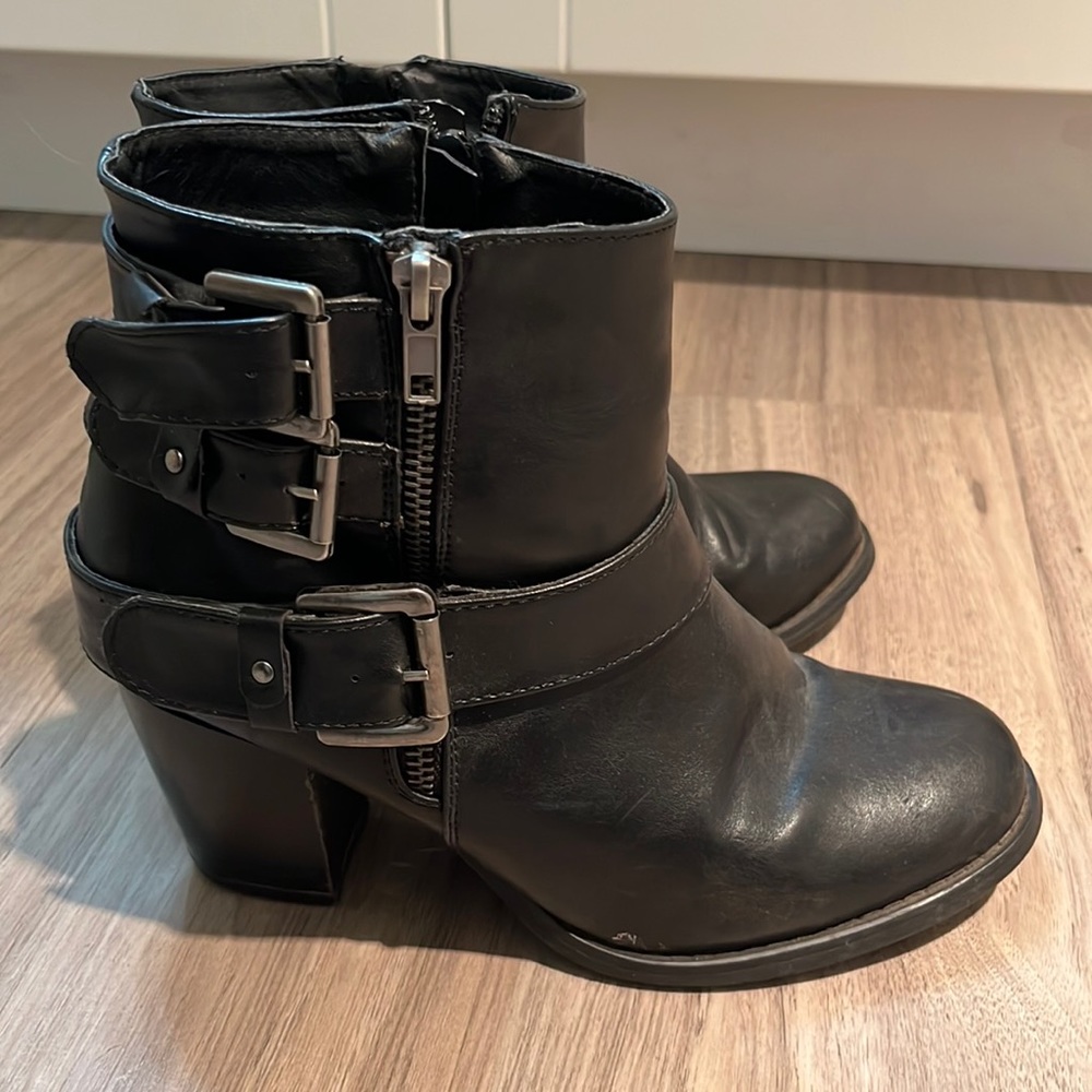 Black womens size 7 ankle booties